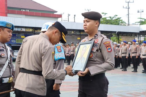 1 utama 3 klm 9 cm pecat