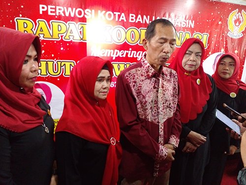 13 2klm hj nursiah jpg