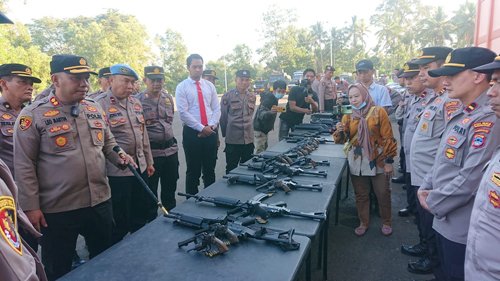 6 FOTO HL Kapolres HSS Cek Personel 3klm