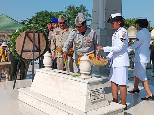 Mengenang Perjuangan Gubernur Tentara ALRI Divisi IV Kalsel 1 6 FOTO HL Mengenang Perjuangan Hasan Basry 3klm