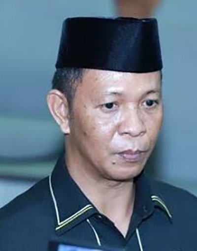 8 sekolom m yani helmi