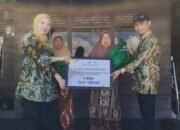 Terdampak Banjir, Bank Kalsel Cabang Barabai Bantu Sembako Untuk Masyarakat Desa Mantaas