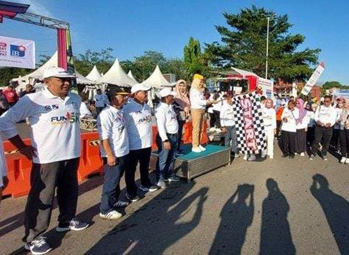 Fun Walk Meriahkan Rangkaian HUT BPR-BPRS 1 Hal 10 3 Klm Fun Back