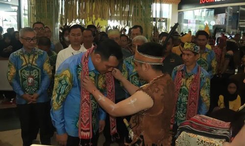 Borneo In Harmony, Pengenalan Budaya Suku Dayak 3 Hal 10 7 Klm BJB 1 Gabung