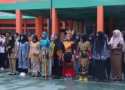Pakaian Adat Hiasi Peringatan Hardiknas 12 Pakaian Adat Hiasi Peringatan Hardiknas