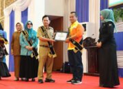 Bantu Pencegahan Srunting<br>Bupati Tapin Berikan Penghargan Belasan Perusahaan 7 Bantu Pencegahan SruntingBupati Tapin Berikan Penghargan Belasan Perusahaan