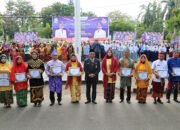 Peringati Hardiknas, Pemkab Banjar Serahkan Banyak Penghargaan