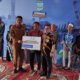 Hal 16 4 KLm Martapura Serahkan bantuan