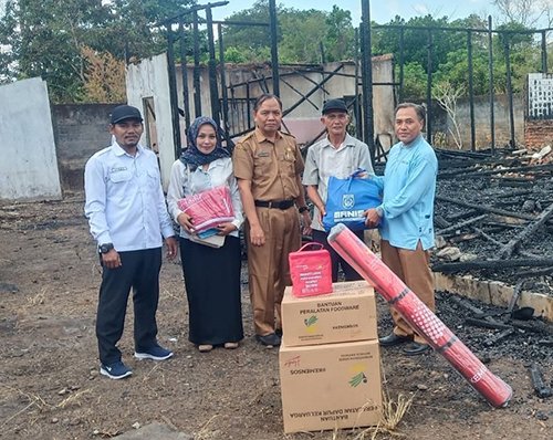 Hal 16 4 Klm Martapura Serahkan bantuan