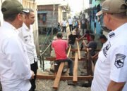 Dana Pribadi Bupati Perbaiki Jembatan Desa Rampa