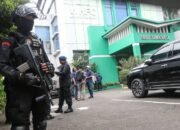 Polisi Selidiki Asal Usul Senjata Digunakan M saat Menembak Kantor MUI 22 Polisi Selidiki Asal Usul Senjata Digunakan M saat Menembak Kantor MUI