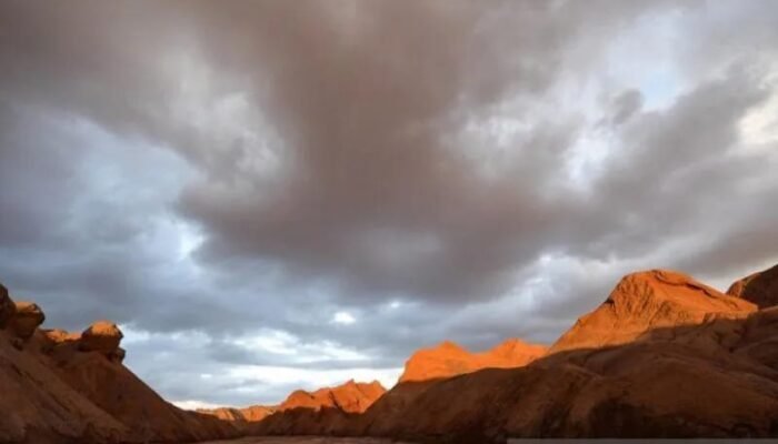 Peneliti China Klaim Pertama Kali Temukan Air di Mars