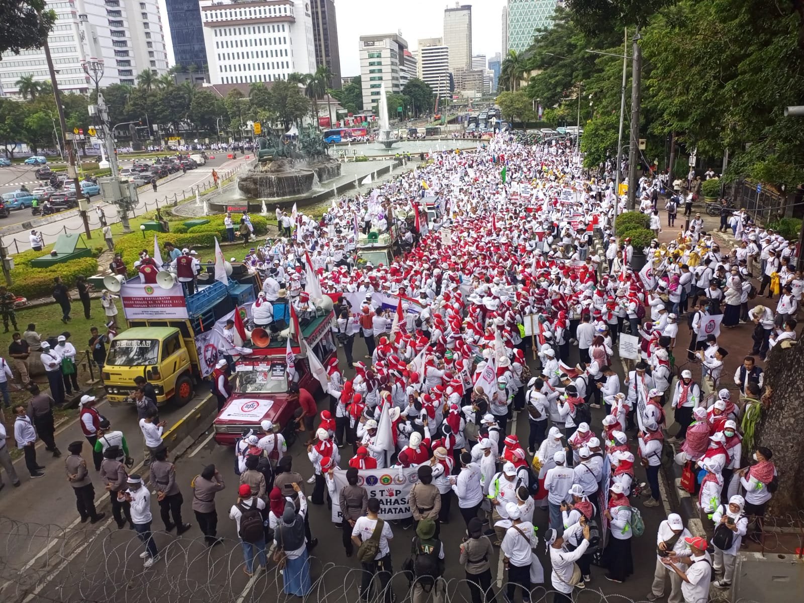 Puluhan Ribu Tenaga Medis dan Kesehatan Merah Putihkan Ibukota, Tuntut Stop Pembahasan RUU Kesehatan 1 IMG 20230508 WA0010 2