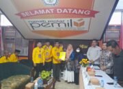 Partai Golkar HSU Serahkan Berkas Bacaleg 12 Partai Golkar HSU Serahkan Berkas Bacaleg