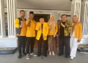 Tokoh Senior Partai Golkar Taufik Effendie Dampingi Supian HK Antar Pendaftaran Berkas Caleg