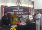 DPC Gerindra HST Serahkan 30 Berkas Bacaleg ke KPU 11 DPC Gerindra HST Serahkan 30 Berkas Bacaleg ke KPU