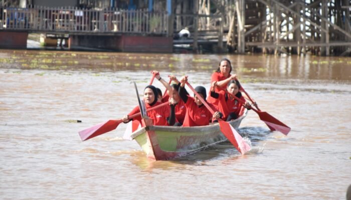11 Regu Putra dan 11 Regu Putri Ikuti Lomba Jukung Tradisional di FBIM 2023 Kalteng