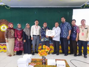 PPLP PT PGRI Banjarmasin Serahkan Asuransi Kepada Mahasiswa STKIP PGRI Banjarmasin
