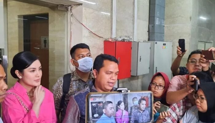 Penyanyi Nindy Ayunda Diperiksa Selama 8 Jam