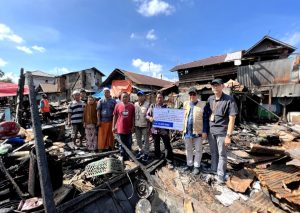 Kebakaran di Banjarmasin, UPZ Bank Kalsel Serahkan Bantuan
