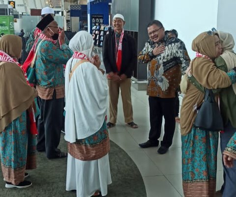 Jamaah Umroh Golkar Banjarmasin Diberangkatkan