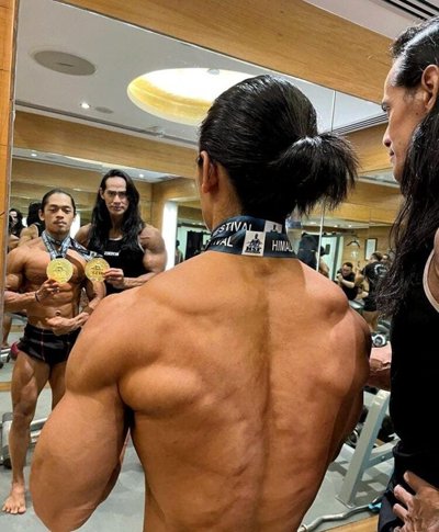 Binaragawan Natural Terbaik di Indonesia<br>Asal Banjarbaru Prestasi Antar Negara 1 1 2 klm 55 cm binaa