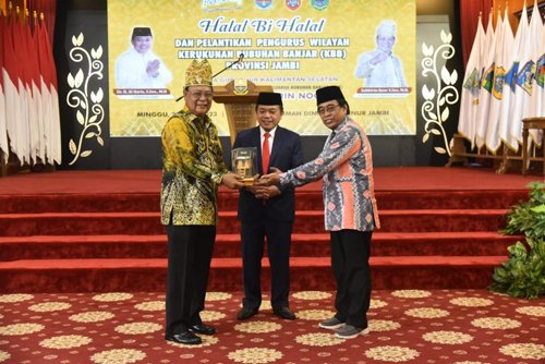 Paman Birin Berharap Warga Banjar di Jambi<br>Bergerak Bantu Pemerintah Tingkatkan Kesejahteraan Rakyat 1 1 34 kklm adv Paman Birin Berharap Warga Banjar di Jambi Bergerak Bantu Pemerintah Setempat untuk Tingkatkan Kesejahteraan Rakyat