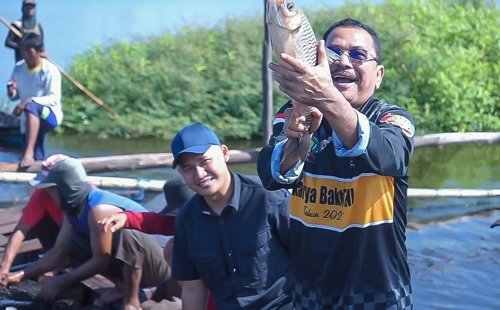 Ketua DPRD Kalsel Temani Nelayan Menangkap Ikan 1 8 3klm 2