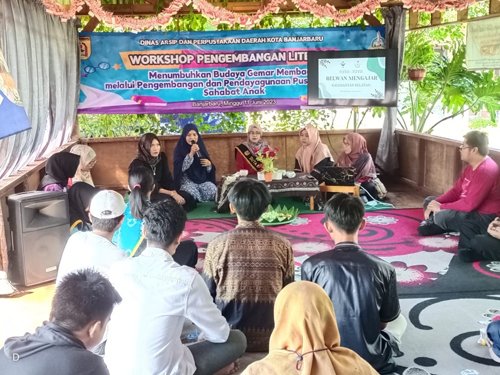 Kembangkan Literasi, Lurah Sungai Besar Ikut Jadi Relawan 1 Hal 10 3 Klm BJB 1