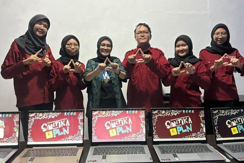 Tingkatkan Mutu Pendidikan PLN Beri Bantuan Laptop Pada LKP Santika 1 Hal 10 3 Klm BJb2