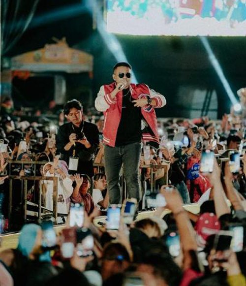 Performa Judika di Kotabaru Full Komunikatif dengan Penonton 1 Hal 16 K Baru 3 klm 3