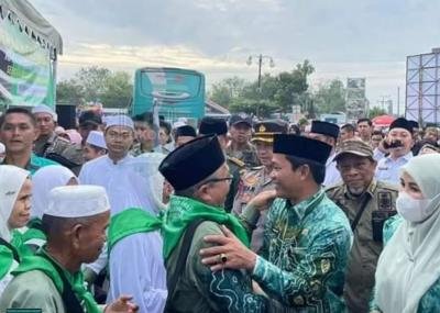 Jaga Kesehatan, Ratusan<br>CJH Balangan Dilepas 1 Hal 2 Bal 3 klm 10