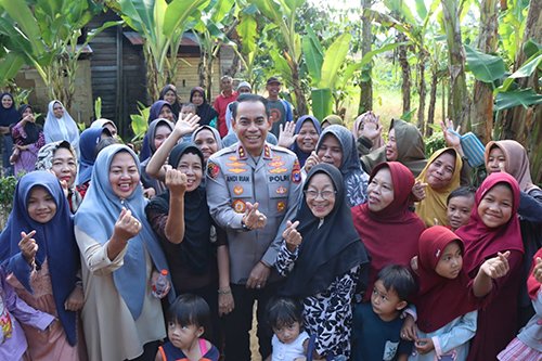Kapolda Kalsel Resmikan Program Bantuan Bedah Rumah 1 Hal 2 Barabai 4 klm 12