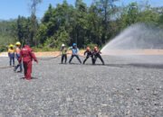 Darkarhutla Kalsel Latih Petugas Damkar Perusahaan 35 Darkarhutla Kalsel Latih Petugas Damkar Perusahaan