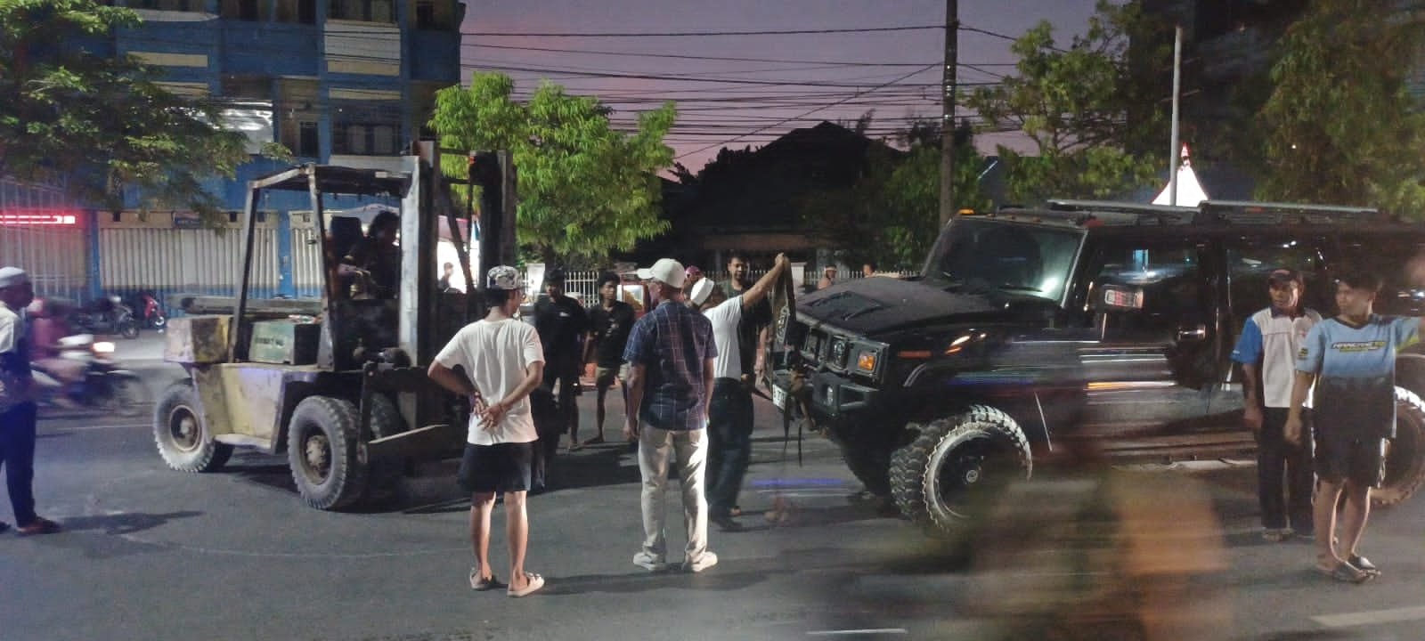 Mobil Hummer Tabrak Pohon 1 IMG 20230602 WA0026