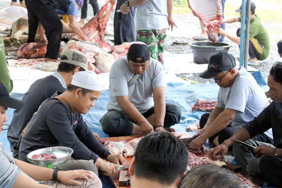 Uniska Bagikan 900 Kupon Ibadah Kurban kepada Karyawan dan Warga Sekitar 1 IMG 20230630 WA0059