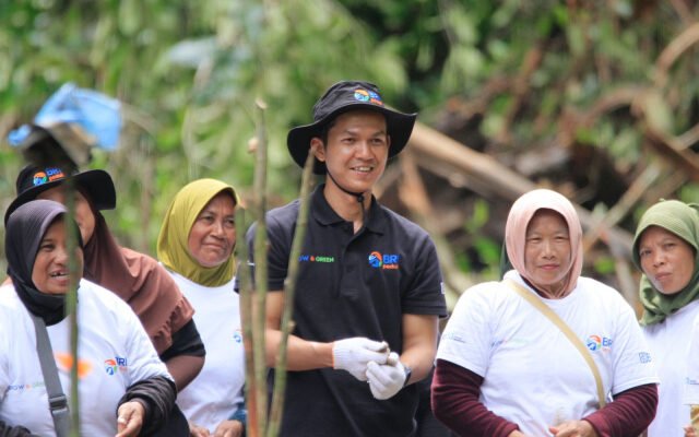 BRI Peduli Grow & Green, Salurkan 2.500 Bibit Pohon Durian di Berau