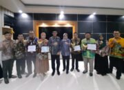 Kakanwil Kemenkumham Kalsel Beri Apresiasi Penerima Anugerah Paralegal Justice Award dan Anubhawa Sasana Desa Jaggadhita