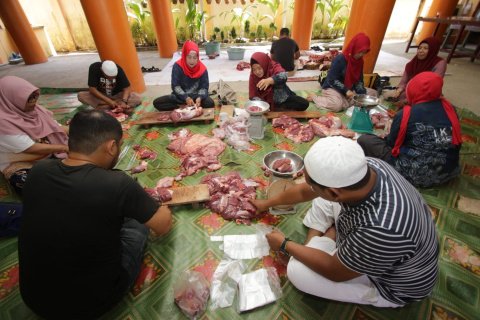 PWI Kalsel Salurkan Daging Kurban kepada Anggota dan Warga Sekitar 1 IMG 20230629 135846