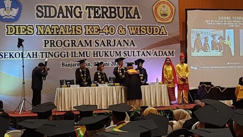 hal9 3klmwisuda