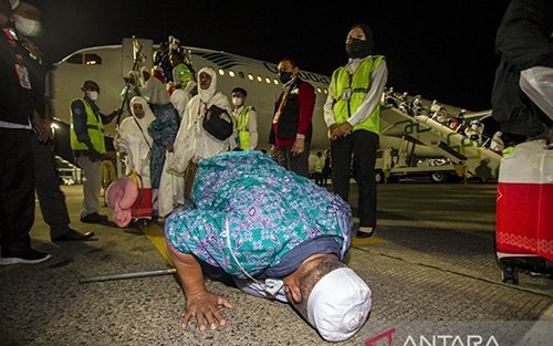 1 25klm 5 cm Kedatangan jamaah haji kloter pertama