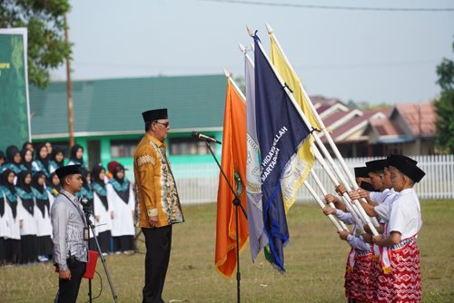 Haplah Ponpes Hidayatullah ke-75<br>Paman Birin : Dukung Visi Kalsel Maju 1 1 3 klm Kontrak Pemprov19 Haplah Ponpes Hidayatullah