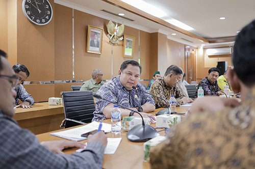 Komisi III “Geram” di Kementerian ESDM<br>Penanganan Jalan Km 171 Satui Berlarut-larut 1 1 3 klm komisi