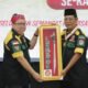 1 35 klm Kontrak Pemprov 27 Paman Birin dianugrahi medali kehormatan
