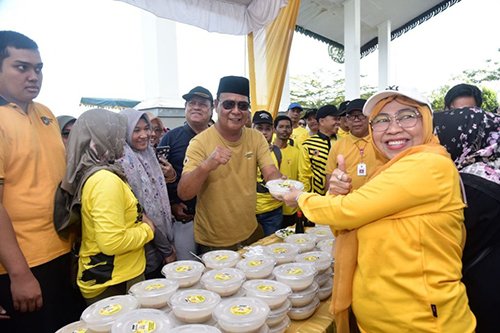 1 4 klm Kontrak Pemprov 25 Paman Birin bagikan bubur asyura