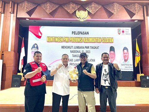 1 4 klm Kontrak Pemprov3 Paman Birin lepas kontingen PMI Kalsel