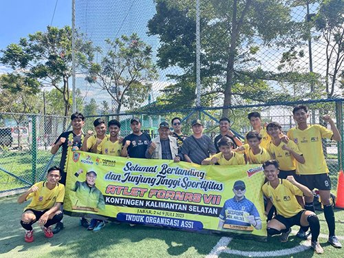 Ketua Kontingen Kalsel Kunjungi Tim ASSI yang kalahkan Sumbar 5-0 1 13 2klm taufik arbain jpg