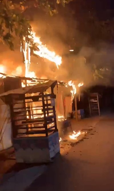 Warung di Jalan Gatot Subroto Terbakar 1 5 FOTO HL Warung Terbakar 3klm