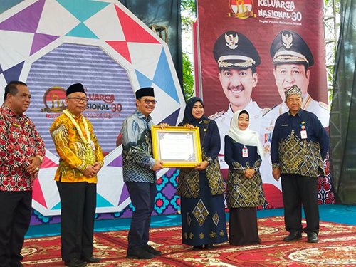 Pemkab HSS Raih Berbagai Penghargaan BKKBN RI 1 Hal 12 HSS 1 3 klm 21