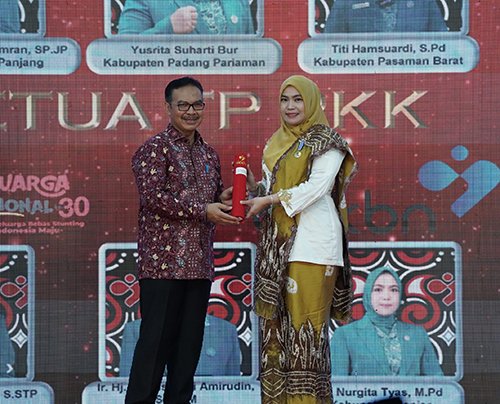 Hal 16 2 Klm Martapura raih penghargaan